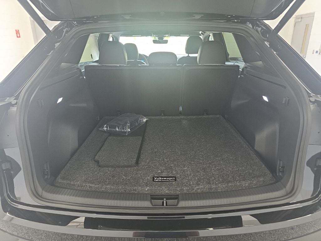 2026 Volkswagen Atlas Cross Sport SEL Premium R-Line