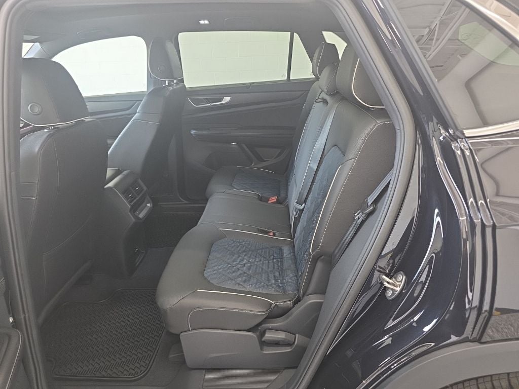2026 Volkswagen Atlas Cross Sport SEL Premium R-Line