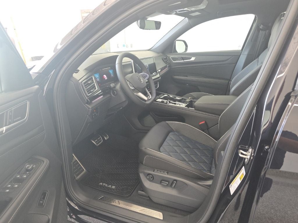 2026 Volkswagen Atlas Cross Sport SEL Premium R-Line