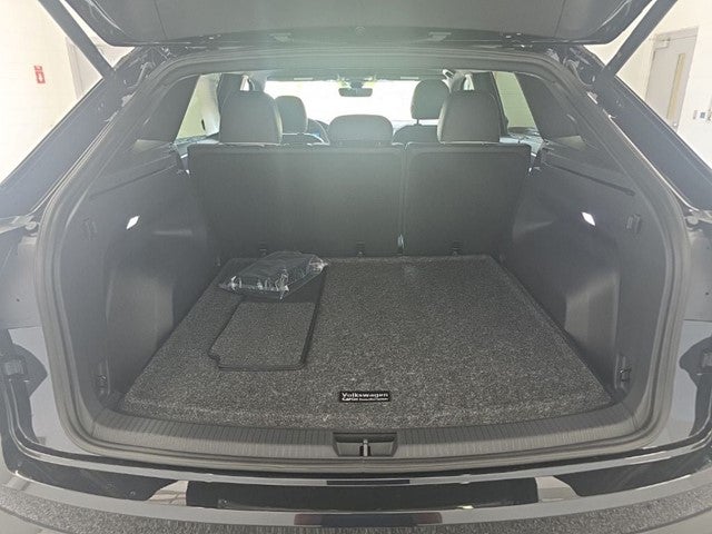 2026 Volkswagen Atlas Cross Sport SEL Premium R-Line