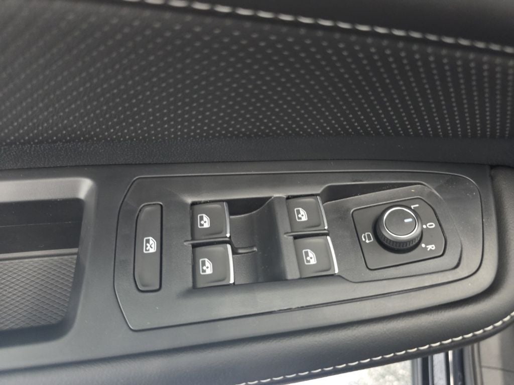 2026 Volkswagen Atlas Cross Sport SEL Premium R-Line