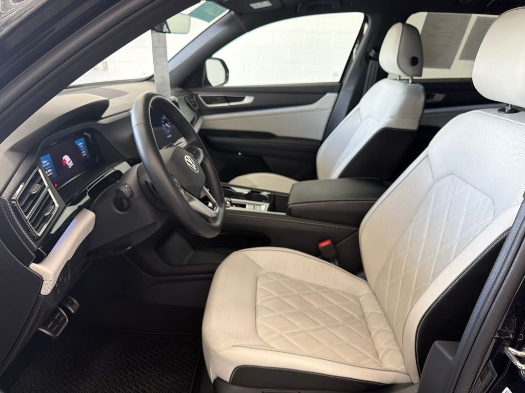 2024 Volkswagen Atlas Cross Sport 2.0T SEL Premium R-Line