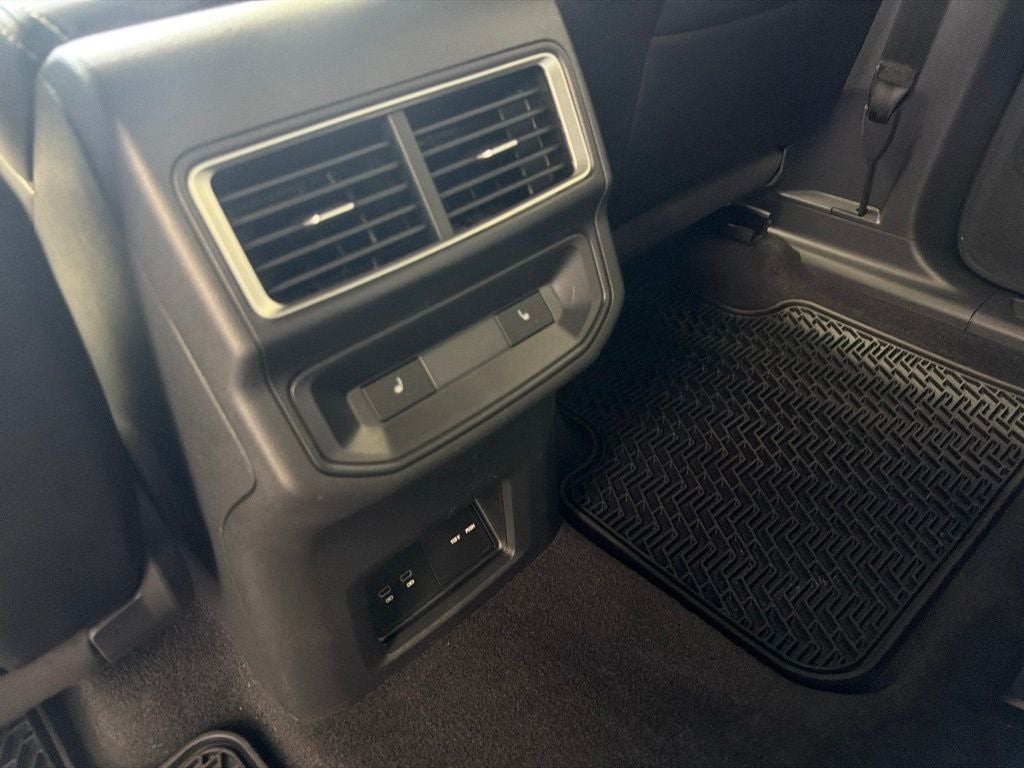 2024 Volkswagen Atlas Cross Sport 2.0T SEL Premium R-Line