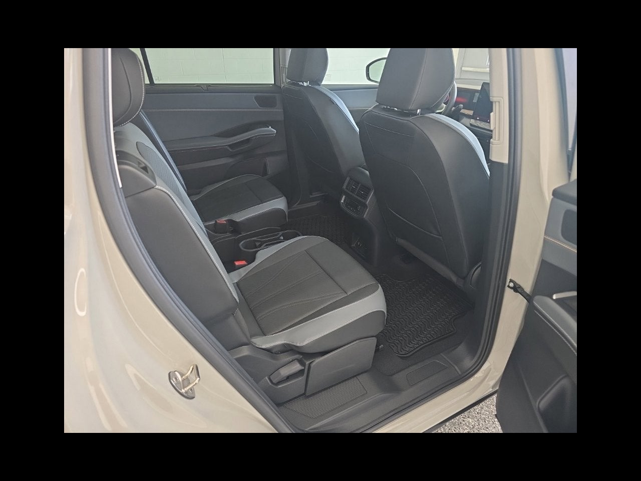 2027 Volkswagen Atlas SE w/Technology