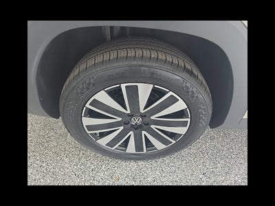 2027 Volkswagen Atlas SE w/Technology