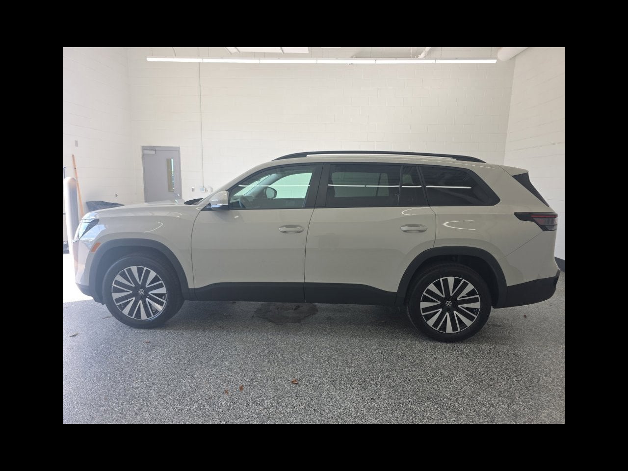 2027 Volkswagen Atlas SE w/Technology