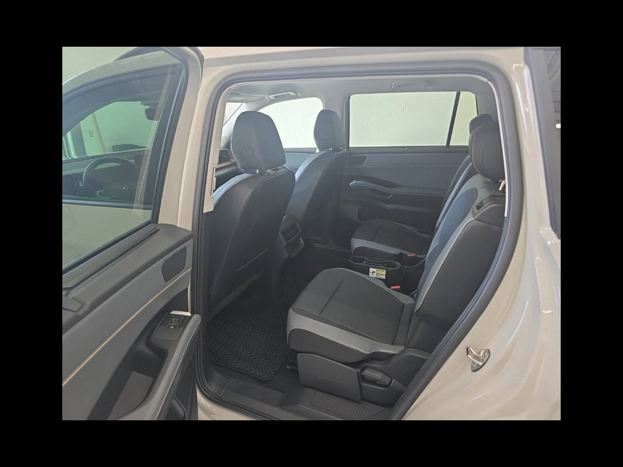 2027 Volkswagen Atlas SE w/Technology