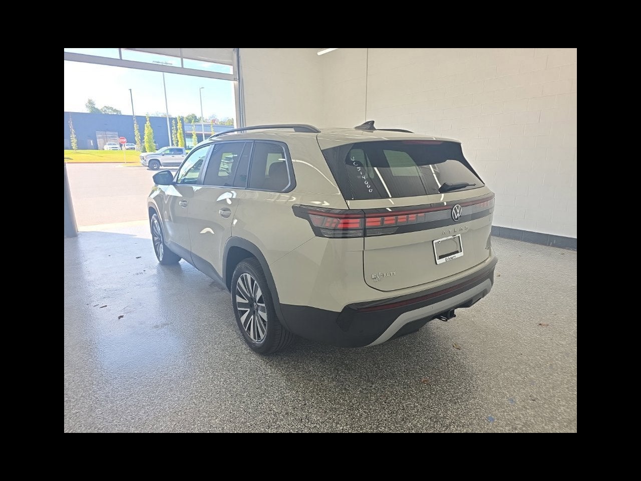 2027 Volkswagen Atlas SE w/Technology