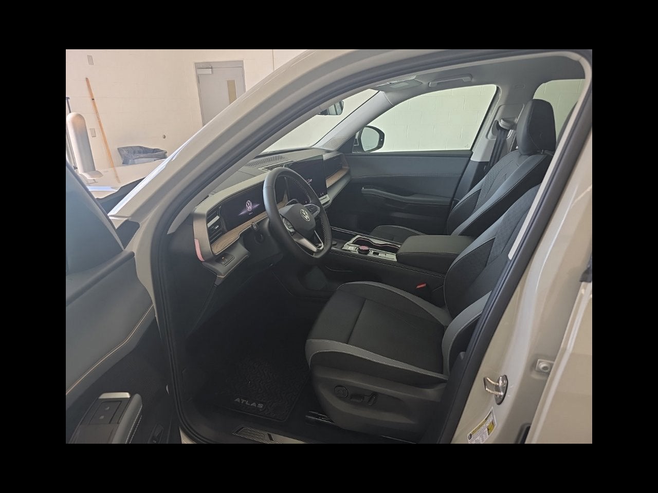 2027 Volkswagen Atlas SE w/Technology