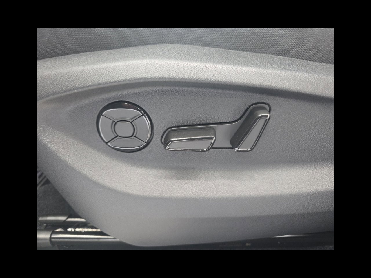 2027 Volkswagen Atlas SE w/Technology