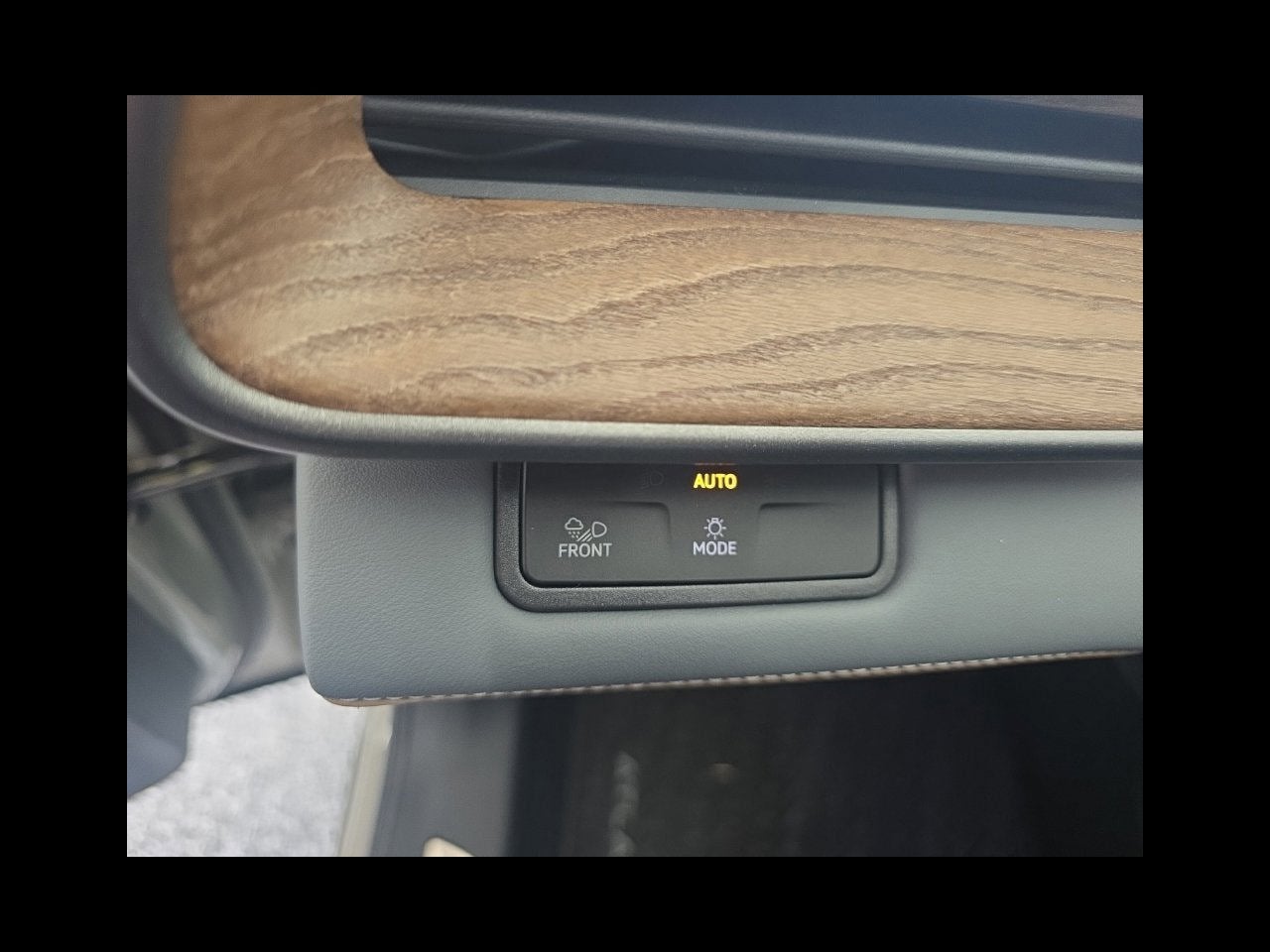 2027 Volkswagen Atlas SE w/Technology