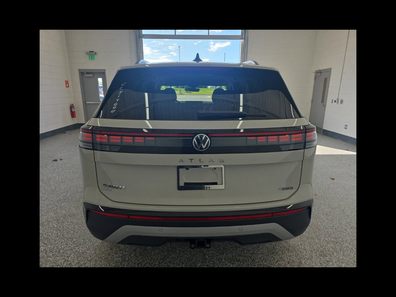 2027 Volkswagen Atlas SE w/Technology