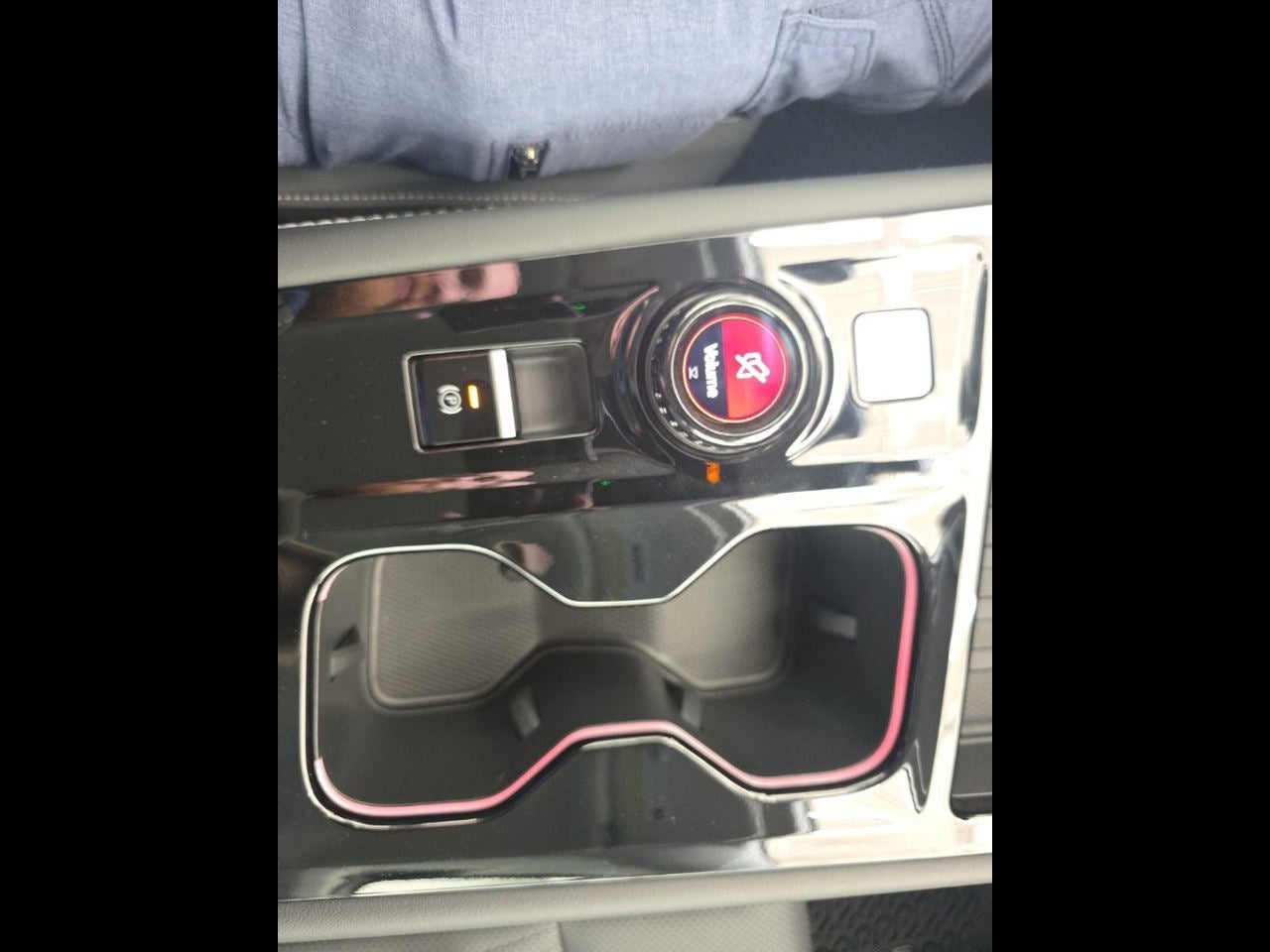 2027 Volkswagen Atlas SE w/Technology