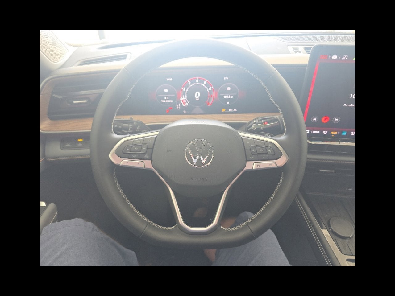 2027 Volkswagen Atlas SE w/Technology