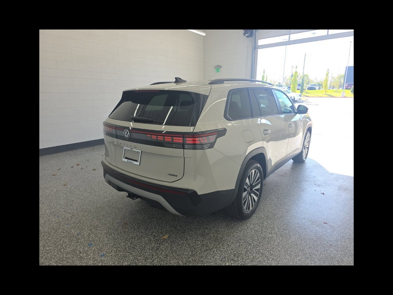2027 Volkswagen Atlas SE w/Technology