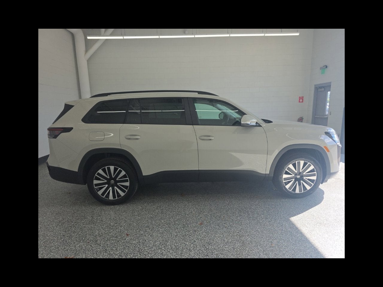 2027 Volkswagen Atlas SE w/Technology