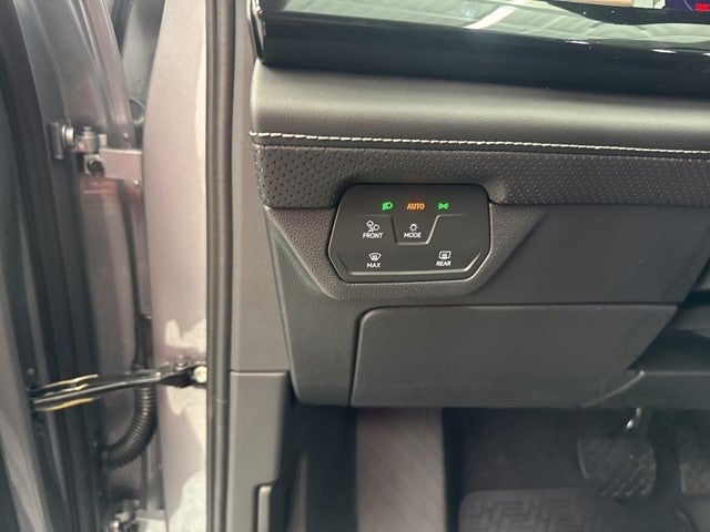 2026 Volkswagen Atlas 2.0T SE w/ Technology