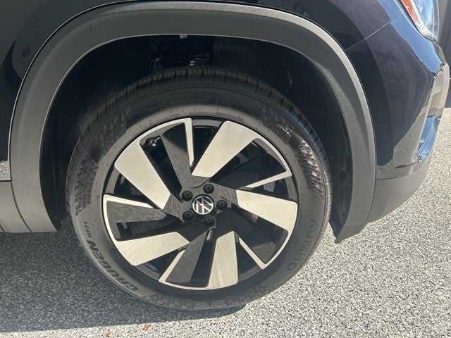 2025 Volkswagen Atlas Cross Sport 2.0T SE w/ Technology