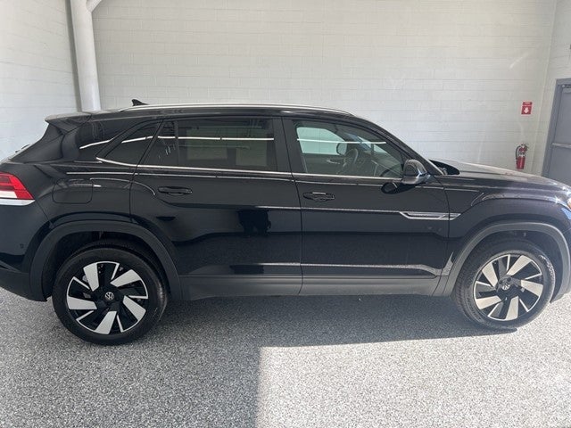 2025 Volkswagen Atlas Cross Sport 2.0T SE w/ Technology