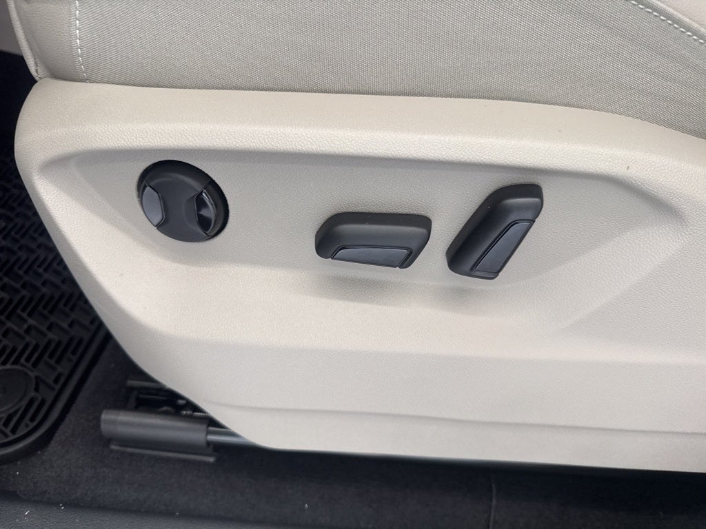 2026 Volkswagen Atlas 2.0T SE w/ Technology