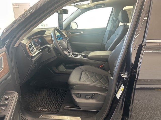 2025 Volkswagen Atlas 2.0T SE