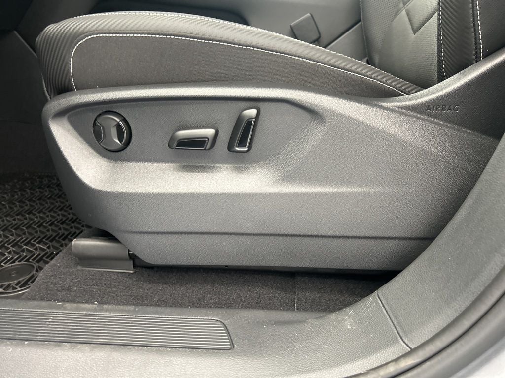 2026 Volkswagen Atlas Cross Sport 2.0T SE