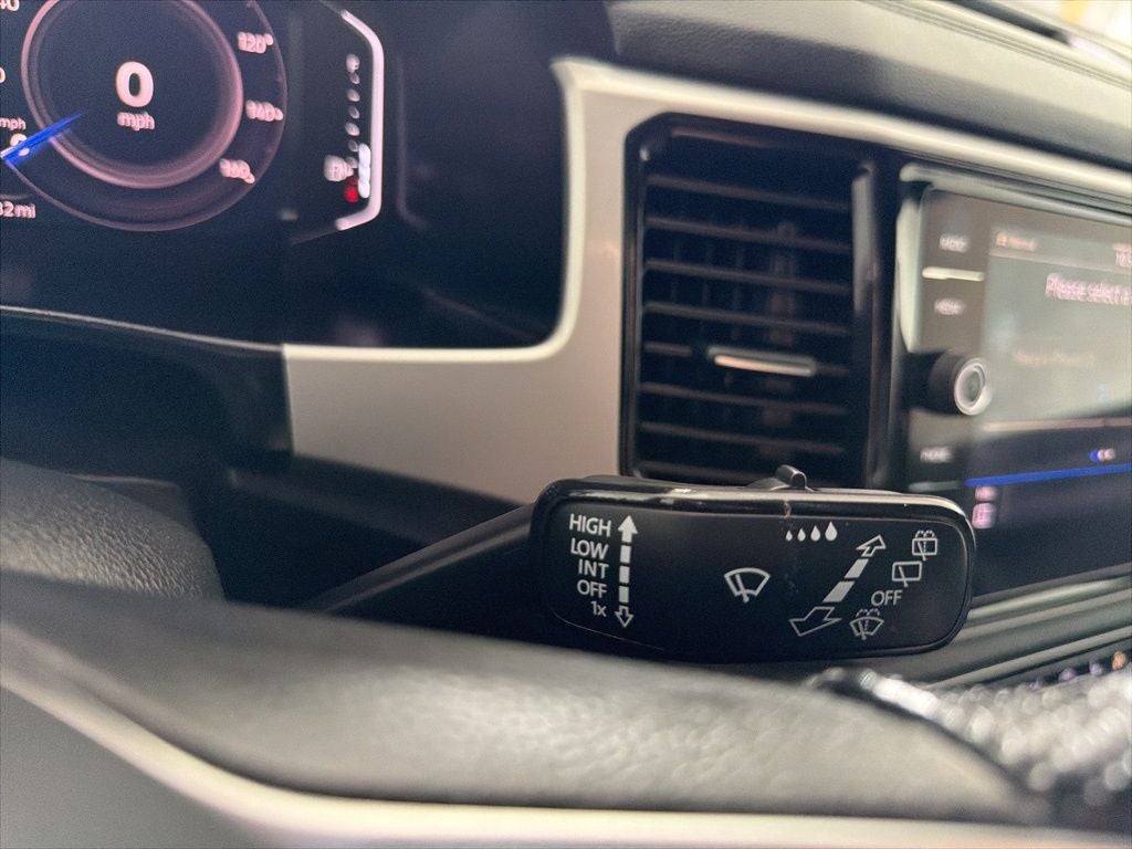 2023 Volkswagen Atlas Cross Sport 3.6L V6 SEL R-Line