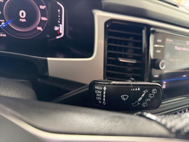 2023 Volkswagen Atlas Cross Sport 3.6L V6 SEL R-Line