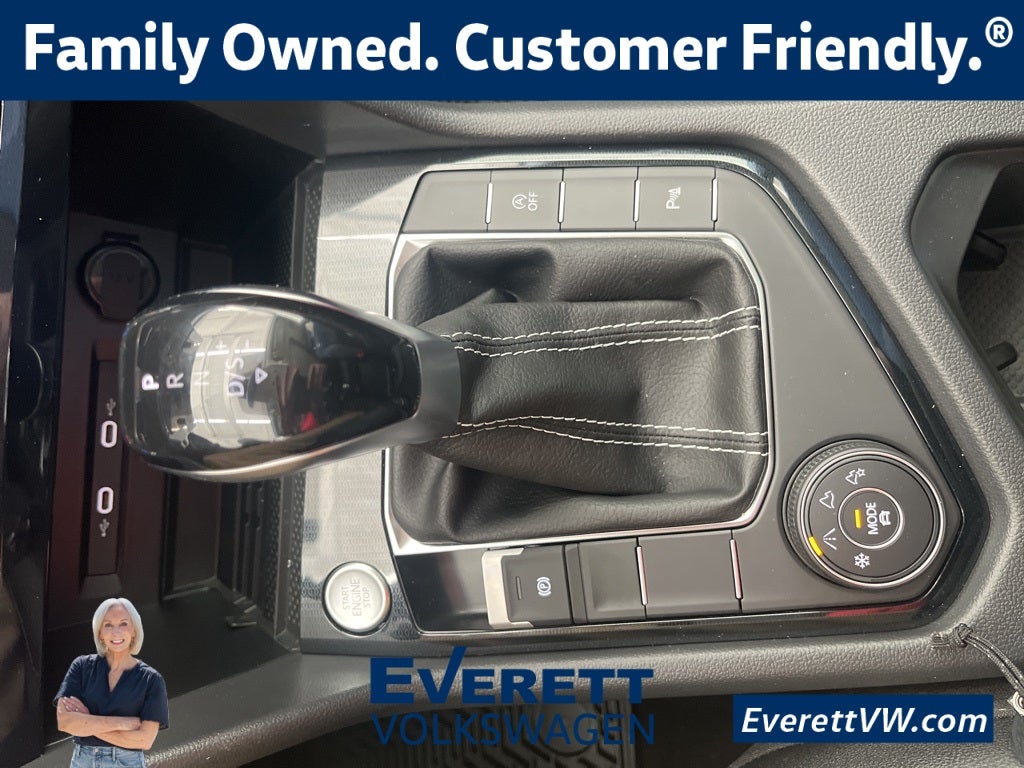 2026 Volkswagen Taos 1.5T SE Black