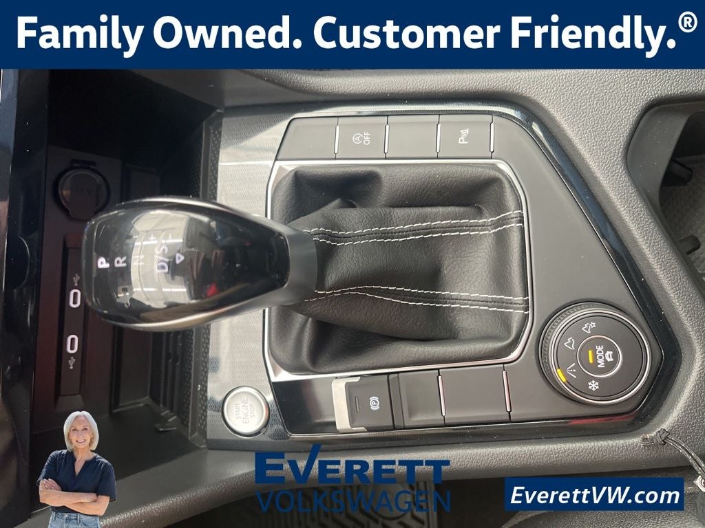 2026 Volkswagen Taos 1.5T SE Black