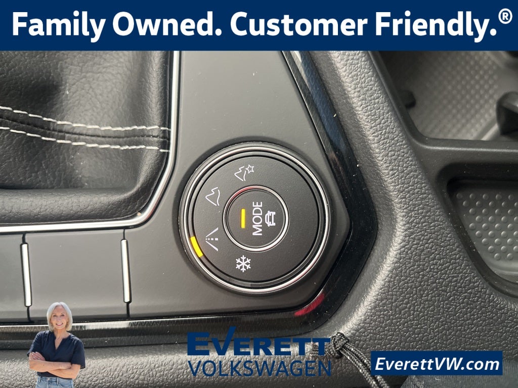 2026 Volkswagen Taos 1.5T SE Black