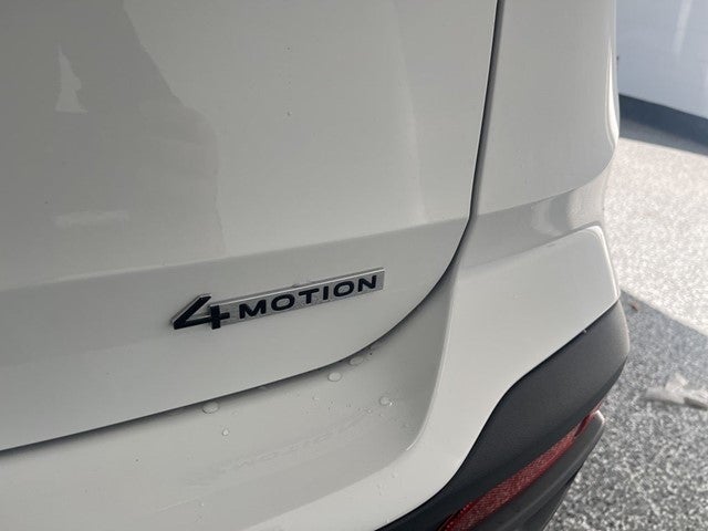 2026 Volkswagen Taos 1.5T SE Black