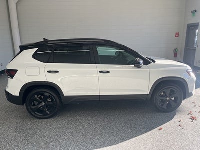 2026 Volkswagen Taos 1.5T SE Black