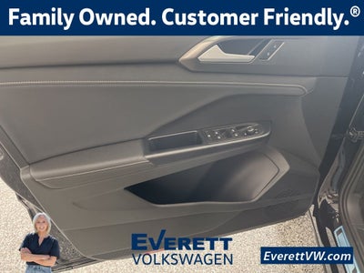 2026 Volkswagen Taos 1.5T SE Black