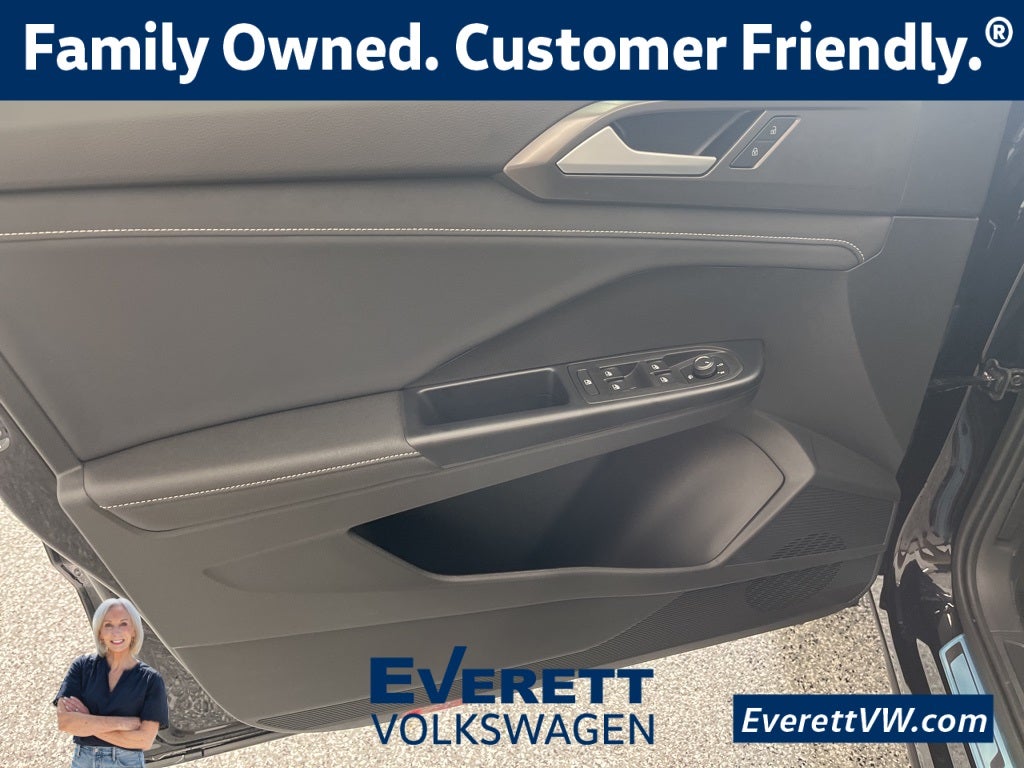 2026 Volkswagen Taos 1.5T SE Black