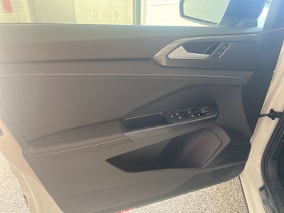 2026 Volkswagen Taos 1.5T SE Black