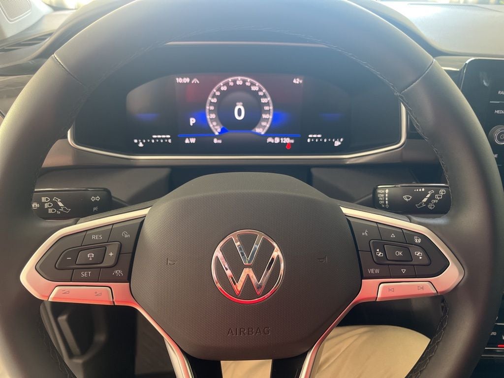 2026 Volkswagen Taos 1.5T SE Black