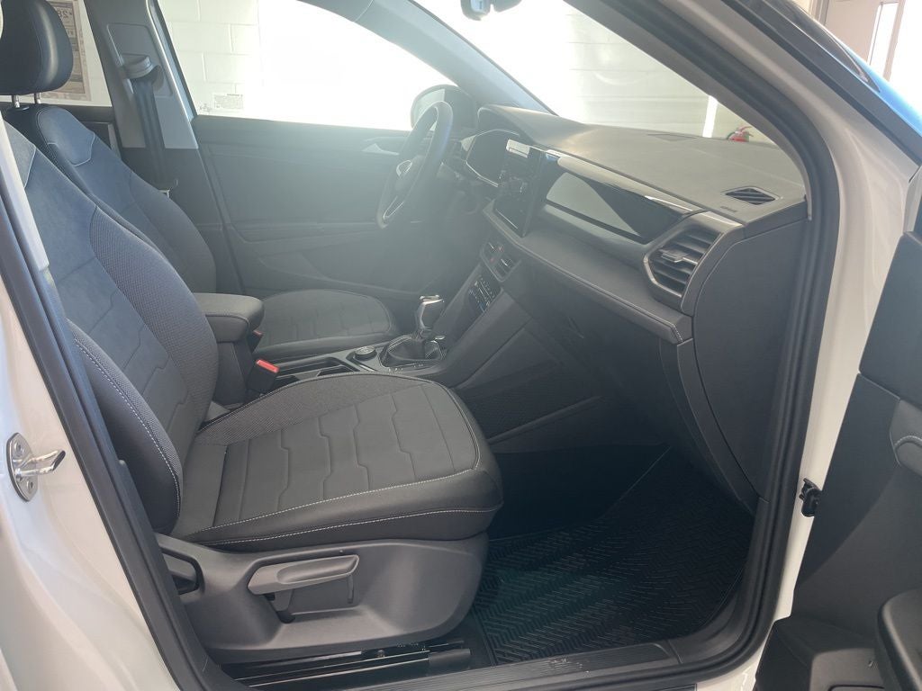 2026 Volkswagen Taos 1.5T SE Black