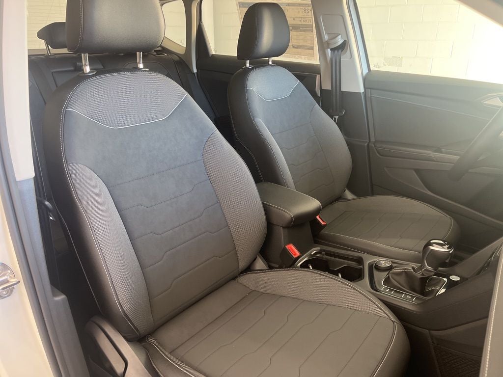 2026 Volkswagen Taos 1.5T SE Black