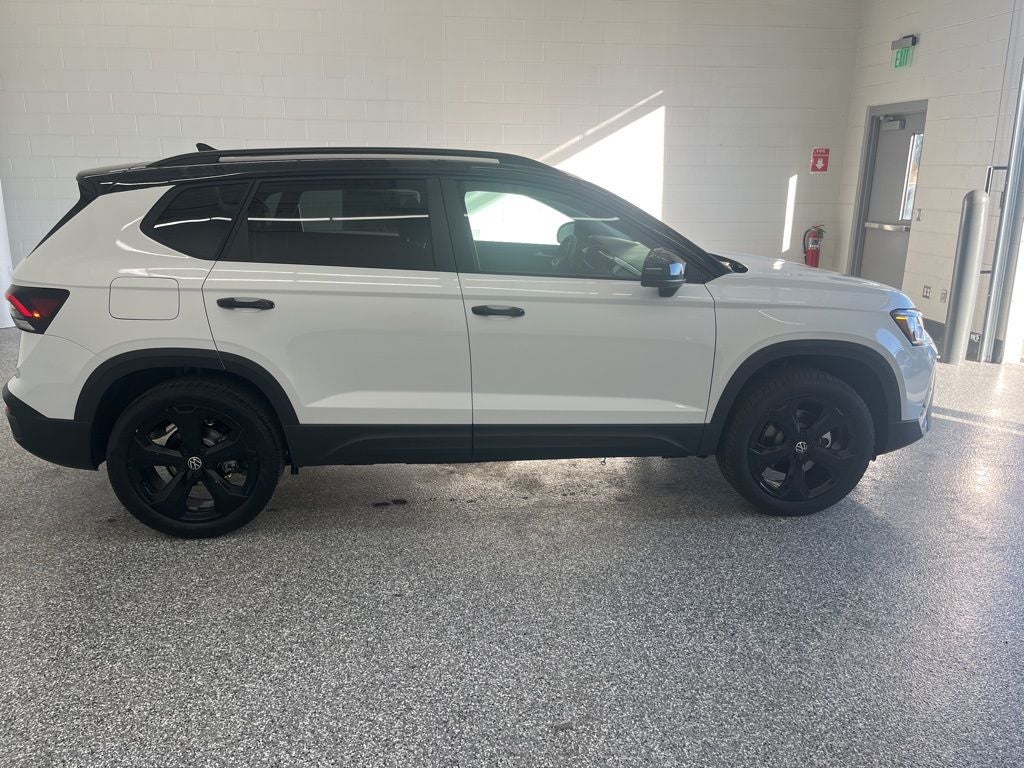 2026 Volkswagen Taos 1.5T SE Black