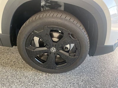 2026 Volkswagen Taos 1.5T SE Black