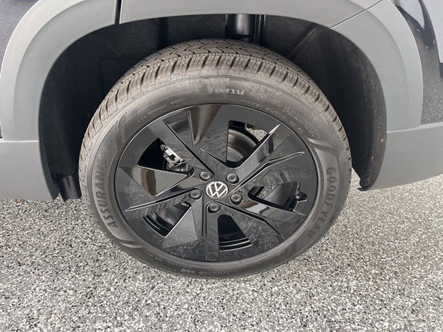 2026 Volkswagen Taos 1.5T SE Black