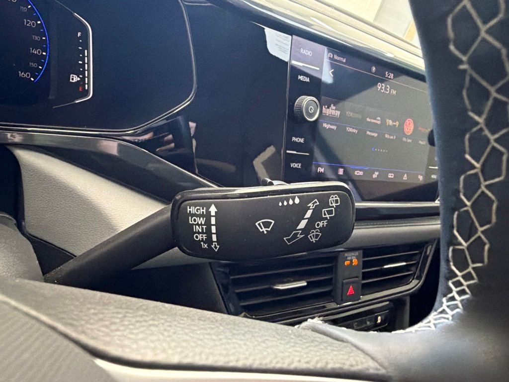 2024 Volkswagen Taos 1.5T SEL