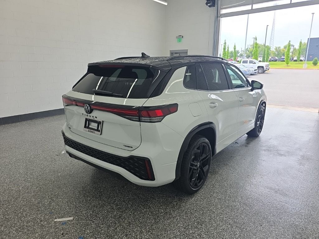 2026 Volkswagen Tiguan 2.0T SE R-Line Black
