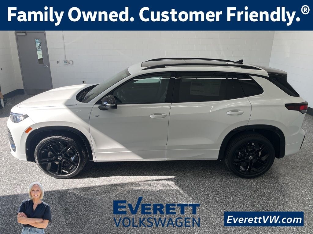 2026 Volkswagen Tiguan 2.0T SE R-Line Black