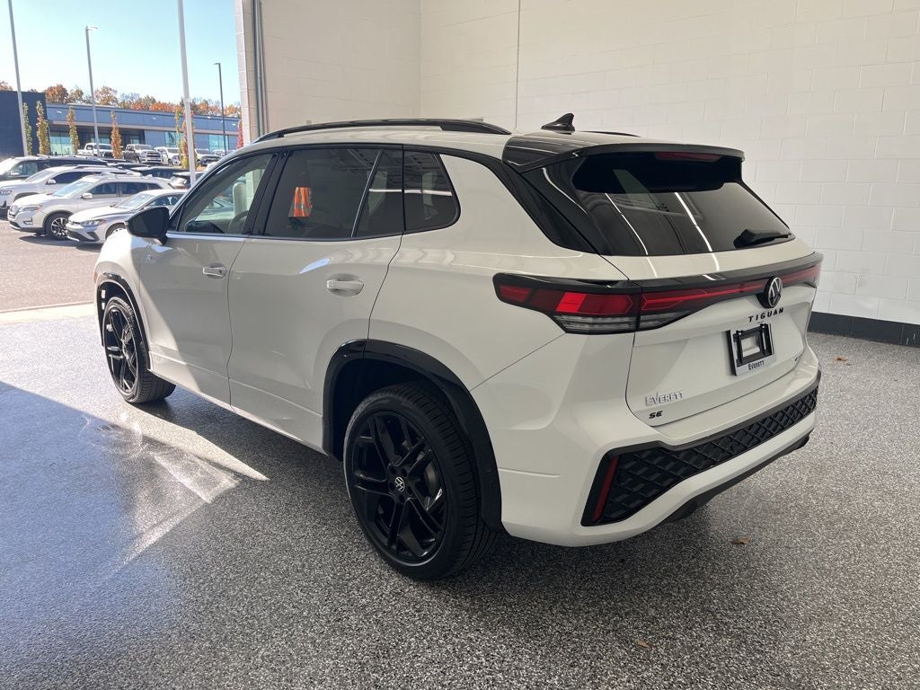 2026 Volkswagen Tiguan 2.0T SE R-Line Black