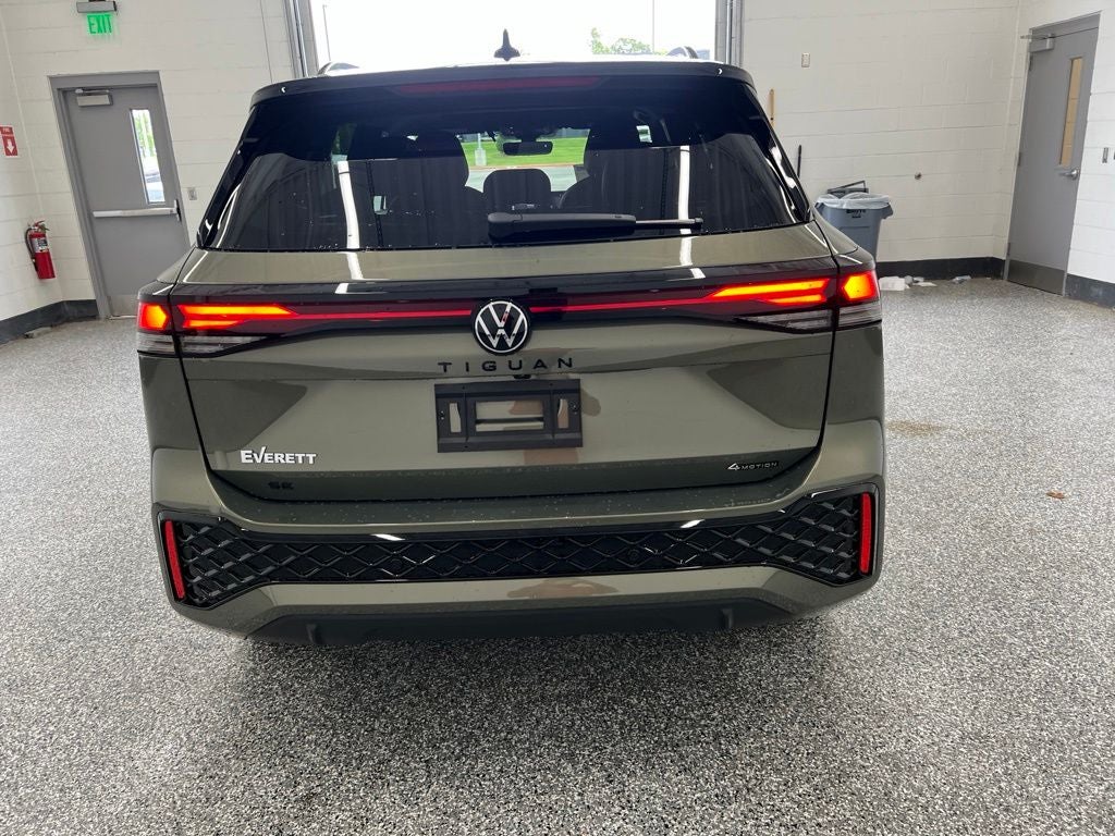 2026 Volkswagen Tiguan 2.0T SE R-Line Black
