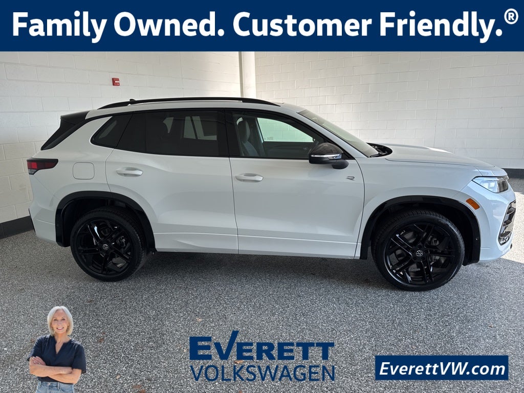 2026 Volkswagen Tiguan 2.0T SE R-Line Black