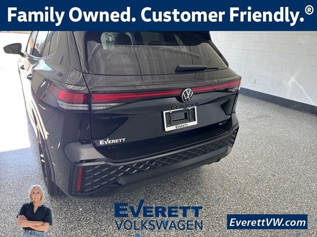 2026 Volkswagen Tiguan 2.0T SE R-Line Black