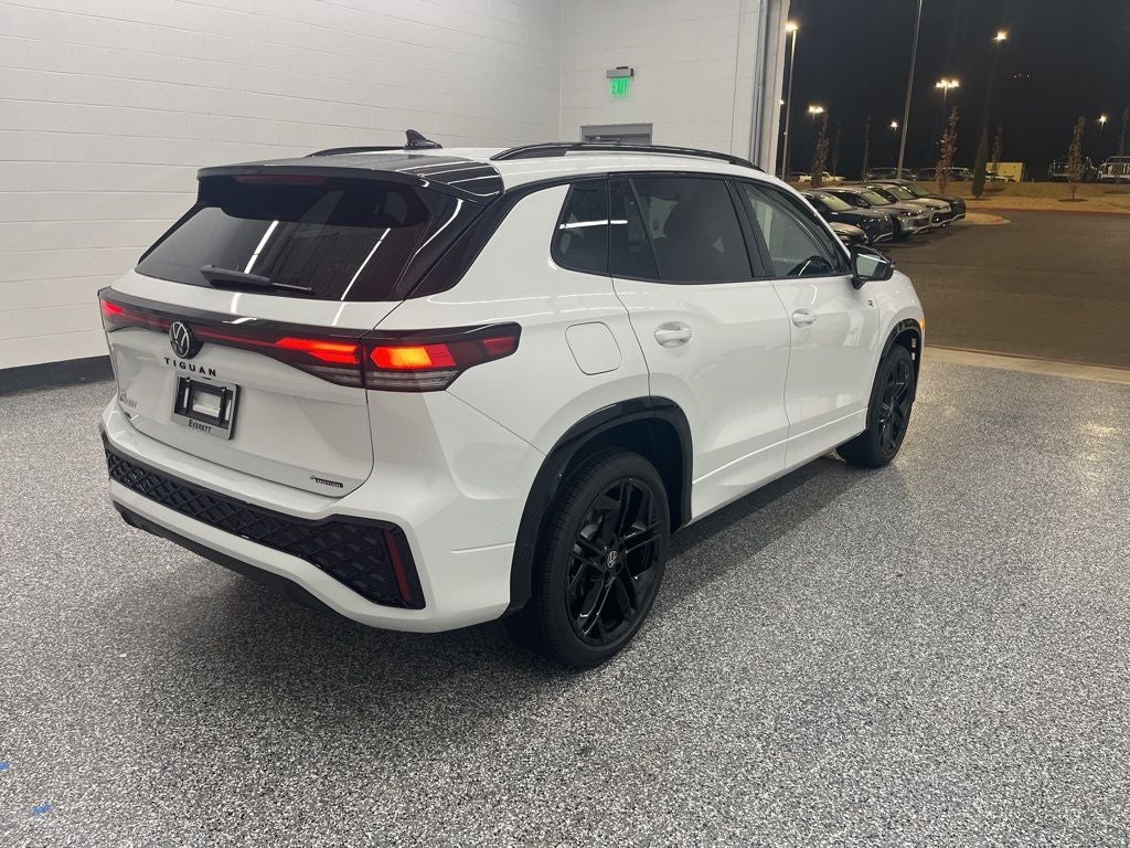2026 Volkswagen Tiguan 2.0T SE R-Line Black